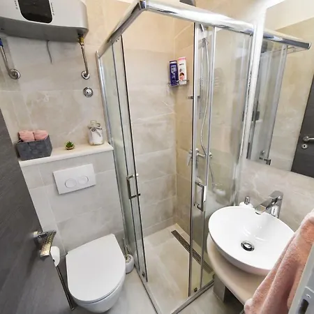 招待所 And Nekic 3*